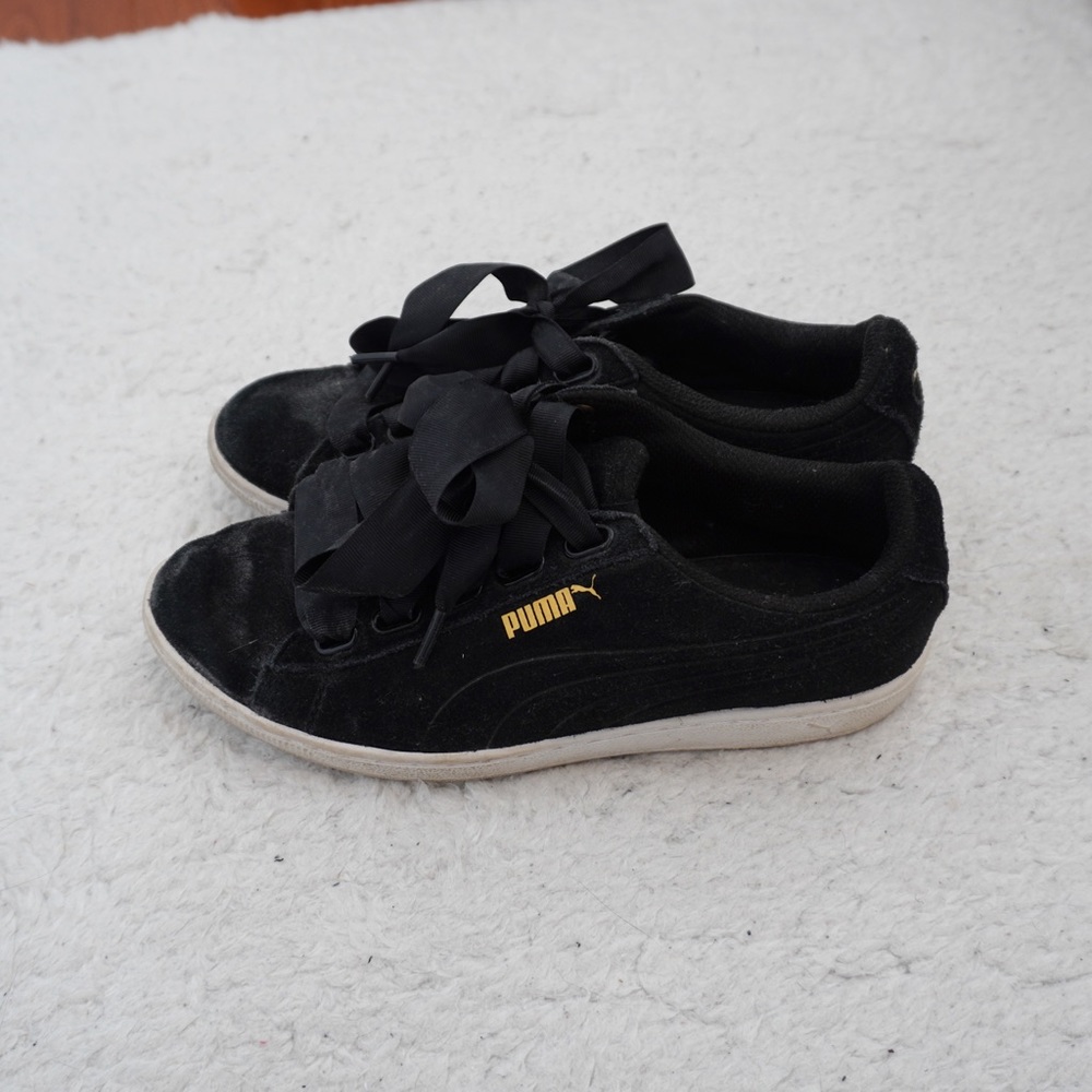 PUMA Sneakers with Ribbon Shoe Lace | Size 8 | Black